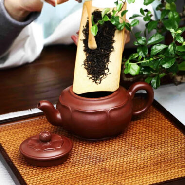 Full Handmade Yixing Zisha Teapot [Prosperous Lotus] (Lao Zi Ni – 320ml)