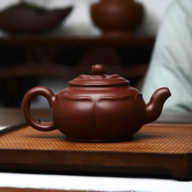 Full Handmade Yixing Zisha Teapot [Prosperous Lotus] (Lao Zi Ni – 320ml)