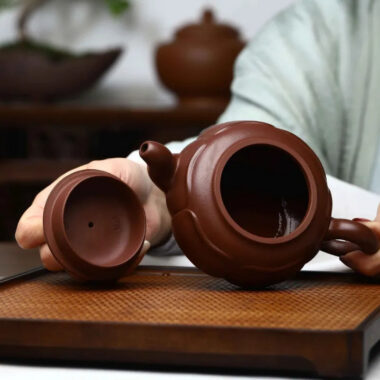 Full Handmade Yixing Zisha Teapot [Prosperous Lotus] (Lao Zi Ni – 320ml)