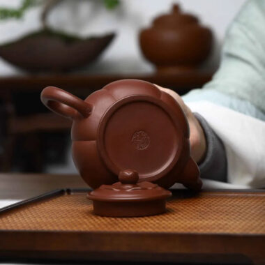 Full Handmade Yixing Zisha Teapot [Prosperous Lotus] (Lao Zi Ni – 320ml)