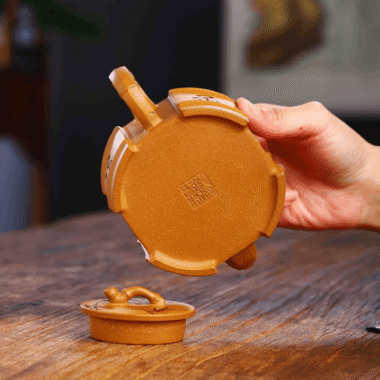 Full Handmade Yixing Zisha Teapot [Qianqian Junzi] (Lao Duan Ni – 210ml)