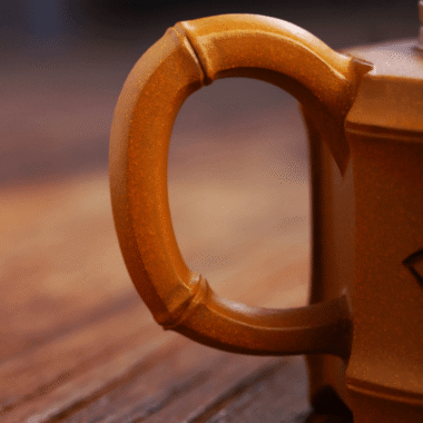 Full Handmade Yixing Zisha Teapot [Qianqian Junzi] (Lao Duan Ni – 210ml)