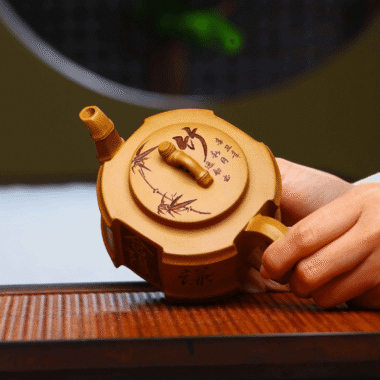 Full Handmade Yixing Zisha Teapot [Qianqian Junzi] (Lao Duan Ni – 210ml)