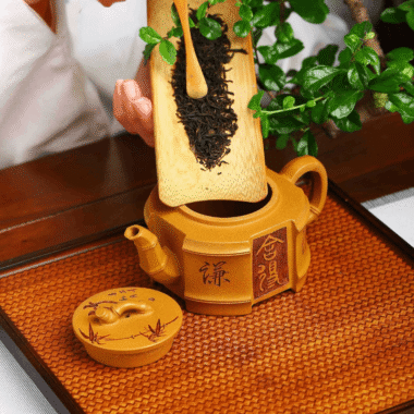 Full Handmade Yixing Zisha Teapot [Qianqian Junzi] (Lao Duan Ni – 210ml)