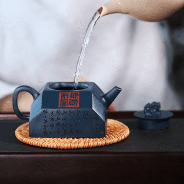 Full Handmade Yixing Zisha Teapot [Qingfeng Zhu Ying] (Tian Qing Ni – 240ml)