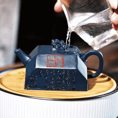 Full Handmade Yixing Zisha Teapot [Qingfeng Zhu Ying] (Tian Qing Ni – 240ml)