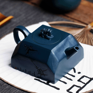 Full Handmade Yixing Zisha Teapot [Qingfeng Zhu Ying] (Tian Qing Ni – 240ml)