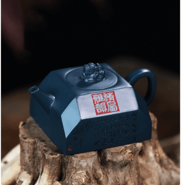 Full Handmade Yixing Zisha Teapot [Qingfeng Zhu Ying] (Tian Qing Ni – 240ml)