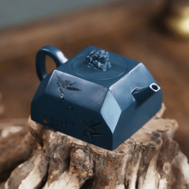 Full Handmade Yixing Zisha Teapot [Qingfeng Zhu Ying] (Tian Qing Ni – 240ml)