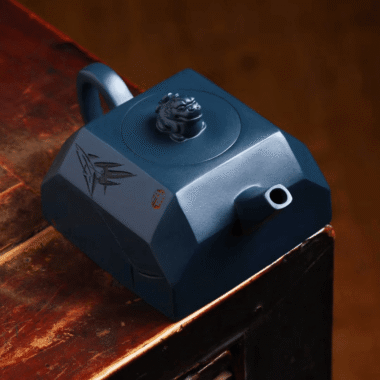 Full Handmade Yixing Zisha Teapot [Qingfeng Zhu Ying] (Tian Qing Ni – 240ml)