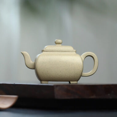 Full Handmade Yixing Zisha Teapot [Rong Fang Pot] (Bensan Lu Ni – 180ml)