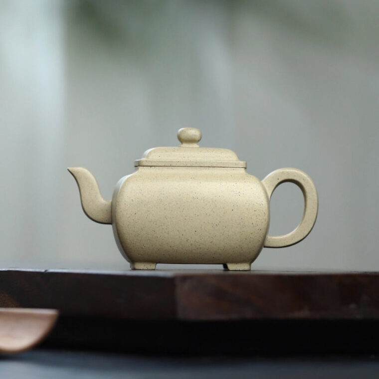 Full Handmade Yixing Zisha Teapot [Rong Fang Pot] (Bensan Lu Ni – 180ml)