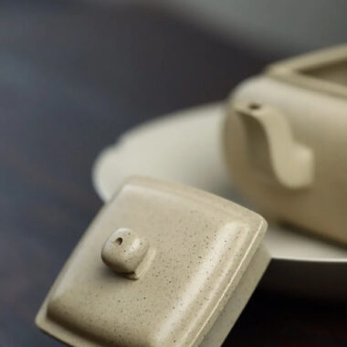 Full Handmade Yixing Zisha Teapot [Rong Fang Pot] (Bensan Lu Ni – 180ml)