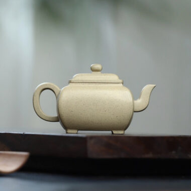 Full Handmade Yixing Zisha Teapot [Rong Fang Pot] (Bensan Lu Ni – 180ml)