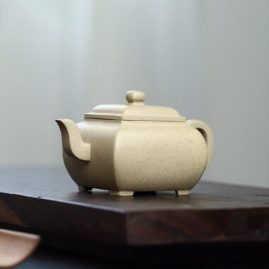 Full Handmade Yixing Zisha Teapot [Rong Fang Pot] (Bensan Lu Ni – 180ml)