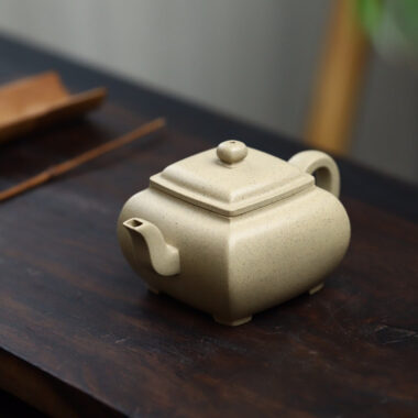 Full Handmade Yixing Zisha Teapot [Rong Fang Pot] (Bensan Lu Ni – 180ml)