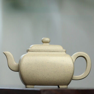 Full Handmade Yixing Zisha Teapot [Rong Fang Pot] (Bensan Lu Ni – 180ml)