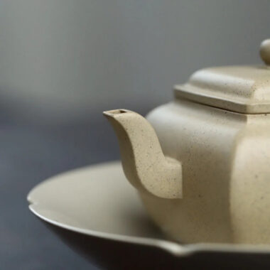 Full Handmade Yixing Zisha Teapot [Rong Fang Pot] (Bensan Lu Ni – 180ml)