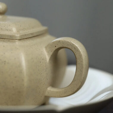 Full Handmade Yixing Zisha Teapot [Rong Fang Pot] (Bensan Lu Ni – 180ml)