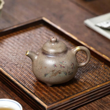 Full Handmade Yixing Zisha Teapot [Ruding Tripod Pot] (Lao Duan Ni – 200ml)