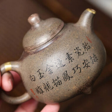 Full Handmade Yixing Zisha Teapot [Ruding Tripod Pot] (Lao Duan Ni – 200ml)