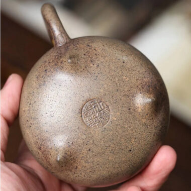 Full Handmade Yixing Zisha Teapot [Ruding Tripod Pot] (Lao Duan Ni – 200ml)