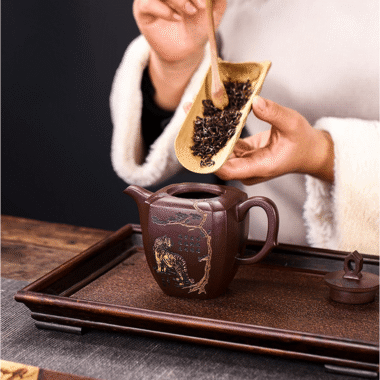Full Handmade Yixing Zisha Teapot [Ruihu Linmen] (Long Xue Sha – 300ml)