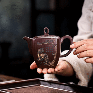 Full Handmade Yixing Zisha Teapot [Ruihu Linmen] (Long Xue Sha – 300ml)