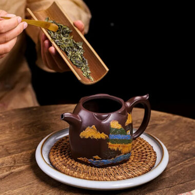 Full Handmade Yixing Zisha Teapot [Shanshui Qin Quan] (Lao Zi Ni – 420ml)