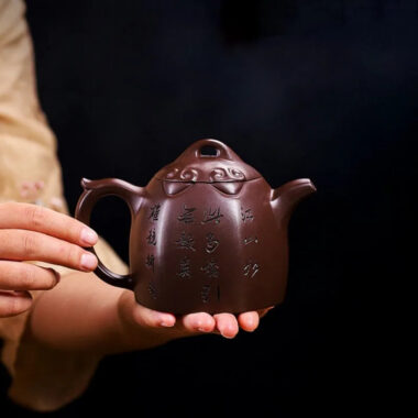 Full Handmade Yixing Zisha Teapot [Shanshui Qin Quan] (Lao Zi Ni – 420ml)