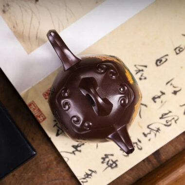 Full Handmade Yixing Zisha Teapot [Shanshui Qin Quan] (Lao Zi Ni – 420ml)