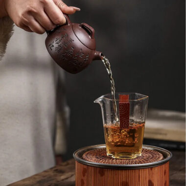 Full Handmade Yixing Zisha Teapot [Shen Yun Jiangnan] (Zi Ni – 130ml)