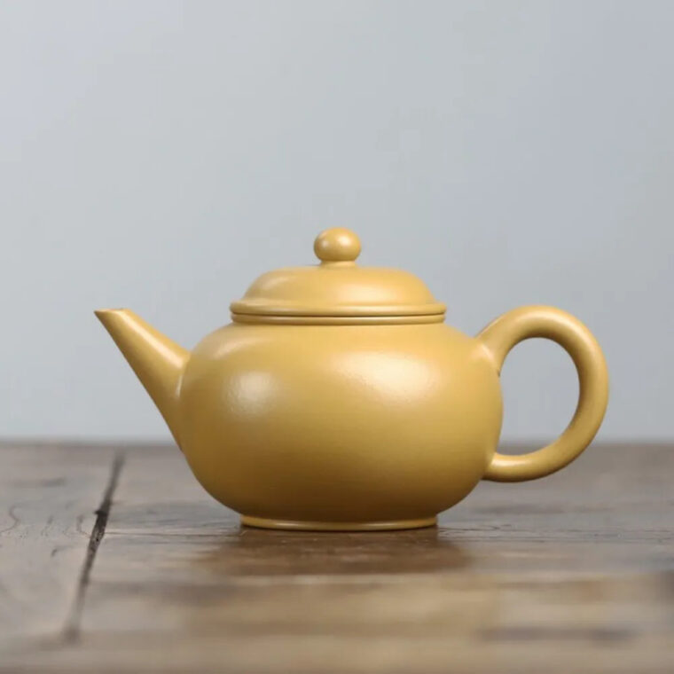 Full Handmade Yixing Zisha Teapot [Shui Ping Pot] (Huangjin Zhu Ni – 220ml)