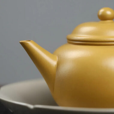 Full Handmade Yixing Zisha Teapot [Shui Ping Pot] (Huangjin Zhu Ni – 220ml)