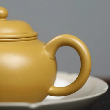 Full Handmade Yixing Zisha Teapot [Shui Ping Pot] (Huangjin Zhu Ni – 220ml)