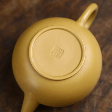Full Handmade Yixing Zisha Teapot [Shui Ping Pot] (Huangjin Zhu Ni – 220ml)