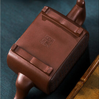 Full Handmade Yixing Zisha Teapot [Sifang Kai Chuang] (Zi Ni – 520ml)
