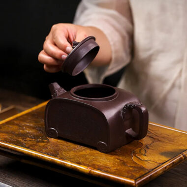 Full Handmade Yixing Zisha Teapot [Sifang Ruishou] (Lao Zi Ni – 460ml)
