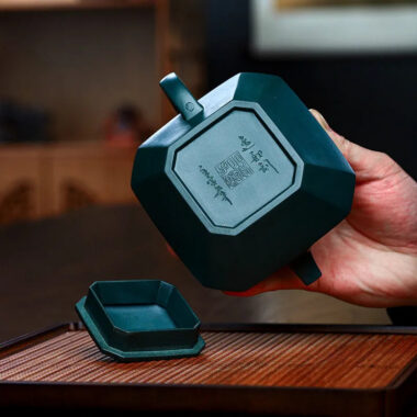Full Handmade Yixing Zisha Teapot [Sifang Zhufu] (Lao Mo Lu Ni – 300ml)