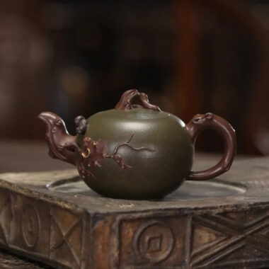 Full Handmade Yixing Zisha Teapot [Squirrel Grape Pot] (Lu Ni/Hong Ni – 170ml)