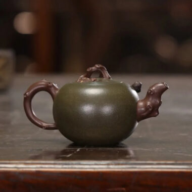 Full Handmade Yixing Zisha Teapot [Squirrel Grape Pot] (Lu Ni/Hong Ni – 170ml)