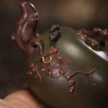 Full Handmade Yixing Zisha Teapot [Squirrel Grape Pot] (Lu Ni/Hong Ni – 170ml)