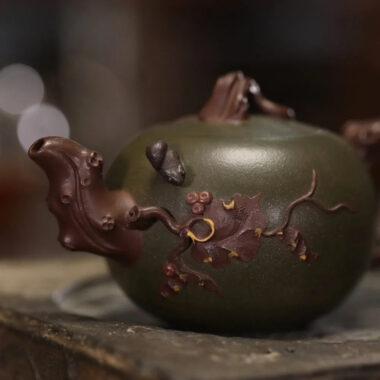 Full Handmade Yixing Zisha Teapot [Squirrel Grape Pot] (Lu Ni/Hong Ni – 170ml)