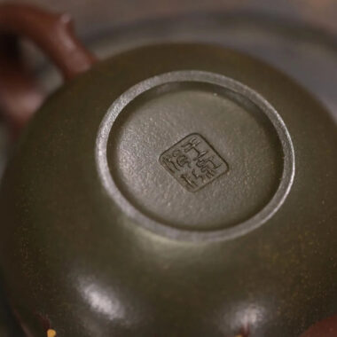 Full Handmade Yixing Zisha Teapot [Squirrel Grape Pot] (Lu Ni/Hong Ni – 170ml)
