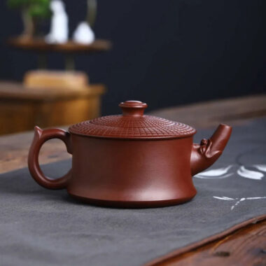 Full Handmade Yixing Zisha Teapot [Tianxia Liangcang Pot] (Zao Hong Ni – 400ml)