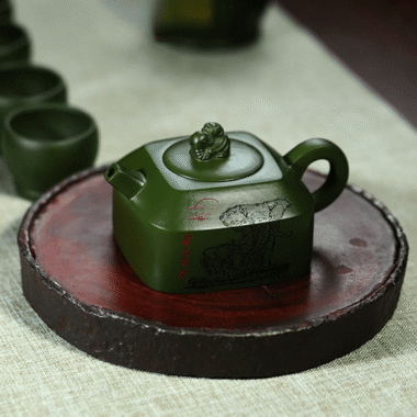 Full Handmade Yixing Zisha Teapot [Wanxiang Gengxin] 1 Pot 5 Cups Set (Douqing sha – 260ml)