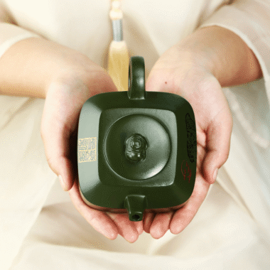 Full Handmade Yixing Zisha Teapot [Wanxiang Gengxin] 1 Pot 5 Cups Set (Douqing sha – 260ml)