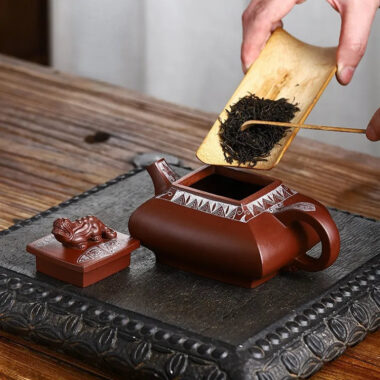 Full Handmade Yixing Zisha Teapot [Wealthy] (Lao Zi Ni – 400ml)