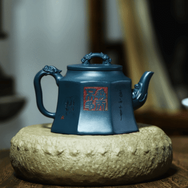 Full Handmade Yixing Zisha Teapot [Wei Er Bu Zheng] (Tian Qing Ni – 260ml)