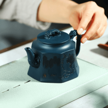 Full Handmade Yixing Zisha Teapot [Wei Er Bu Zheng] (Tian Qing Ni – 260ml)